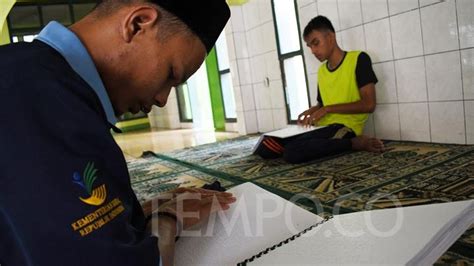 Sebelum memulai menghafal al qur'an, niat menjadi hal yang paling utama. Mengetahui Cara Siswa Tunanetra Menghafal Al-Quran ...