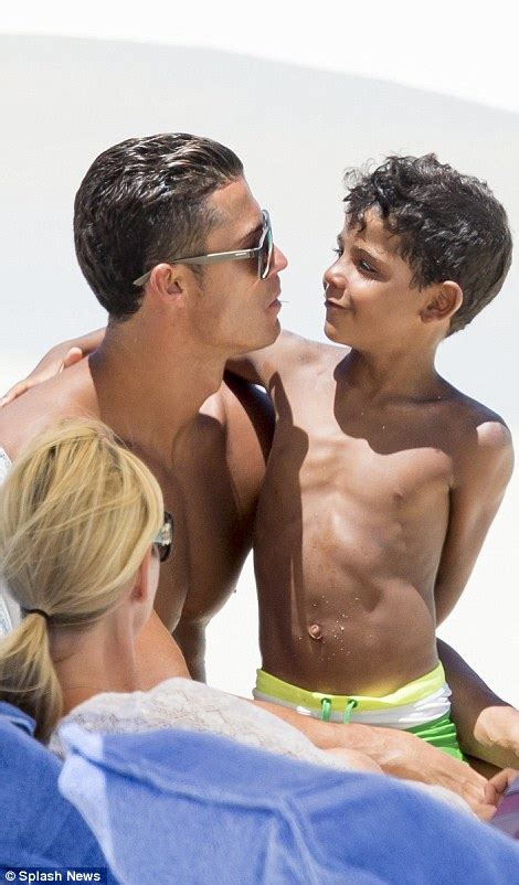 Mother is believed to be dead; Cristiano Ronaldo relaxes while his son shows off his ...