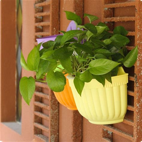 Here, you can find stylish hanging basket planters that cost less than you thought possible. Plastic Garden Hanging Planters Pot Wall Hanging Basket ...