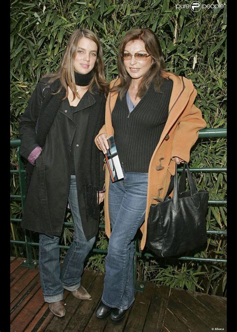 Make social videos in an instant: Marie-France Pisier et sa fille Iris en 2006 à Roland ...