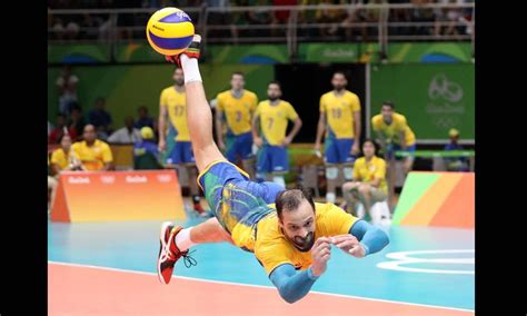 A gente tinha na cabeça que o japão ia se defender. Vôlei masculino: Brasil supera a Argentina e vai à ...