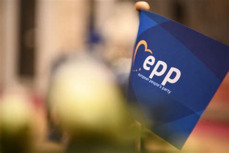 Az európai néppárt (angolul european people's party, a továbbiakban epp) európai szintű jobbközép politikai párt. Rossz irányba tart az Európai Néppárt