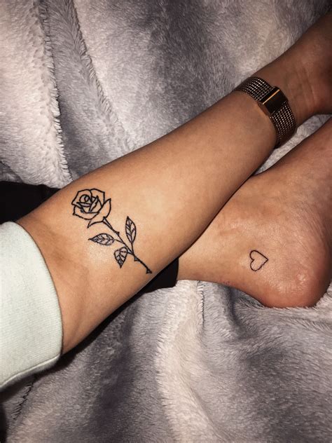 This depends on the type of flower. Pinterest: Sally4978 | Tattoos, Tiny rose tattoos, Simple ...