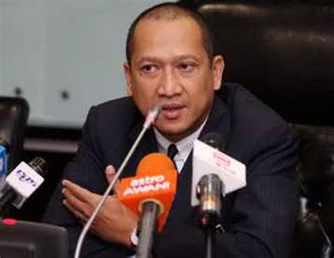 Datuk seri mohamed nazri bin tan sri abdul aziz is a malaysian politician from the united malays national organisation (umno), and is as of 2008update a minister in the prime minister's department in charge of parliamentary affairs. Kelayakan menyambung pengajian ke universiti luar negara ...