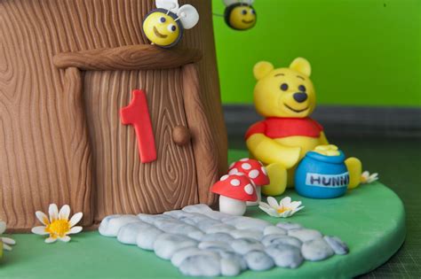 Here are a collection of winnie the pooh quotes that i put together, hope you enjoy them! .: Winnie Pooh im Baumhaus Torte zum 1. Geburtstag meines ...