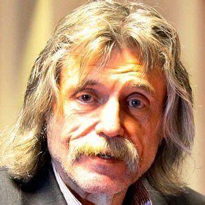 Johan derksen draait cd's uit eigen kast en probeert de luisteraars kennis te laten maken met muziek die ze doorgaans nooit op de radio horen of muziek die nostalgische gevoelens oproept. Johan Derksen - Bio, Family, Trivia | Famous Birthdays