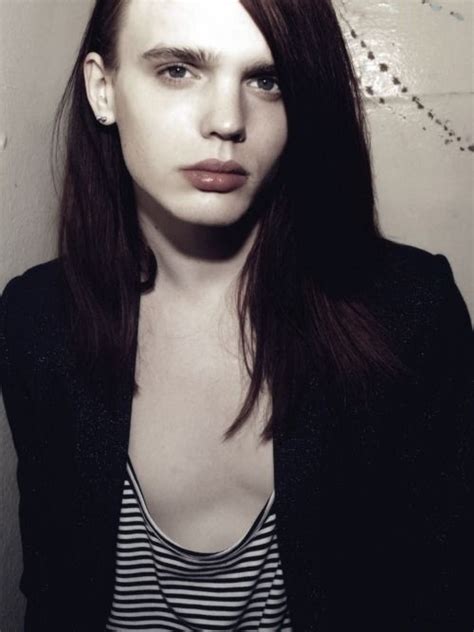 These are the trendiest androgynous haircuts this season, ready for you to check 'em out! James Varley | Androgynous, Androgynous models, Androgyny