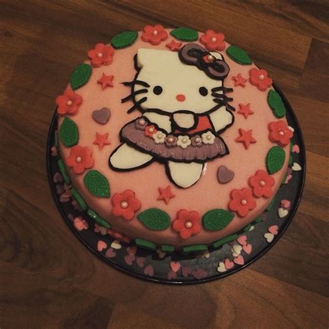 Maybe you would like to learn more about one of these? Hello Kitty Torte | Motivtorten, Leckereien, Torten