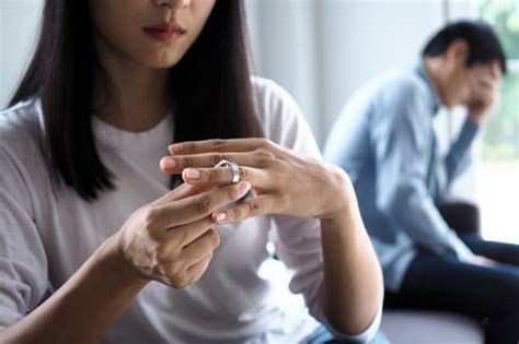 Couples have a relationship problem after quarreling ...