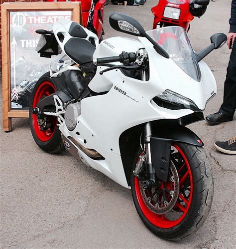 These crotch rockets are also so damn top heavy, particularly the larger modern ones, precisely there was one such crotch rocket i almost drooled over, a bmw k1200rs, for some reason it really. Ducati 899 Panigale | Ducati, Crotch rocket, Bike