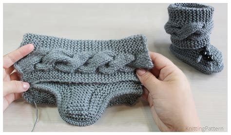 At the first stage, the sole is performed. Knit Cable Baby Booties Free Knitting Pattern + Video ...