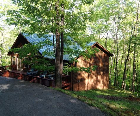 Beautiful mountain view in star point village minutes from the marina, with gorgeous view off upper and lower decks. VIP Vacation Rentals » Dale Hollow Lake