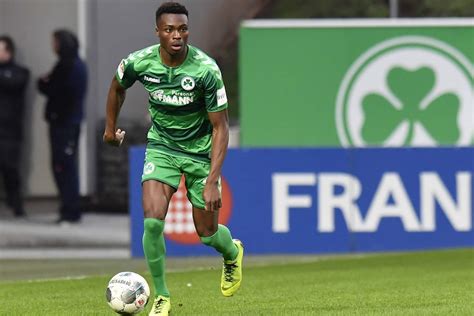 Spvgg greuther furth · nike football shirt 11 · euro 2020: Greuther Fürth: Dickson Abiama mit guter Quote