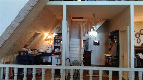 1,3 cm x 1,3 cm. http://www.via-presse.de/Viktorianisches-Puppenhaus-fr ...