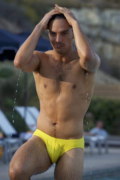 Descubre nuestras colecciones bullboxer amarillo, promociones y novedades amarillo todo el año en sarenza. How to be a Latin Lover Vadhir Derbez Image 2 (57 ...