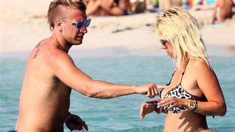 Serán ellos a contar (sic) quién fue su mamá. Wanda Nara Icardi Vacanze Brasiliane Addio Maxi Lopez ...