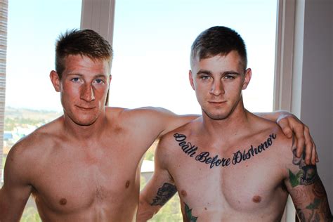 He has more than 1.8 million dedicated fans on the platform. ActiveDuty : Ryan Jordan & Jacob | GayMobile.fr