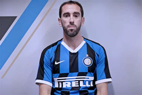 Com o resultado, a internazionale chegou aos 74 pontos, 11 a mais que o arquirrival milan, segundo colocado. Godín assina com a Inter de Milão | VEJA