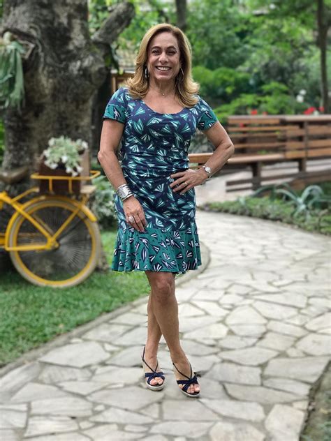 Beatriz gentil pinheiro cissa guimarães (born april 18, 1957) is a brazilian television presenter and actress. Cissa Guimarães elege vestido estampado para para ...