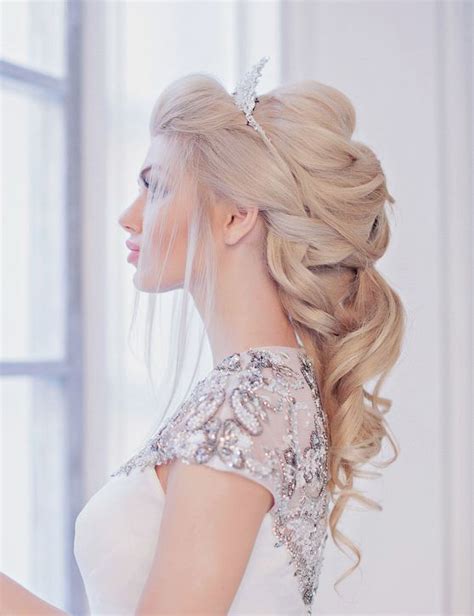 It may be a simple yet elegant wedding updo or a ravishing half up half down hairstyle. 21 Eye-Catching Wedding Hairstyles | Wedding hairstyles ...