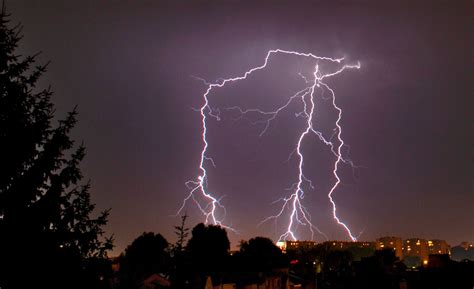 Free access to maps of former thunderstorms. GDZIE JEST BURZA? Kiedy będzie burza? Nadciągają silne ...