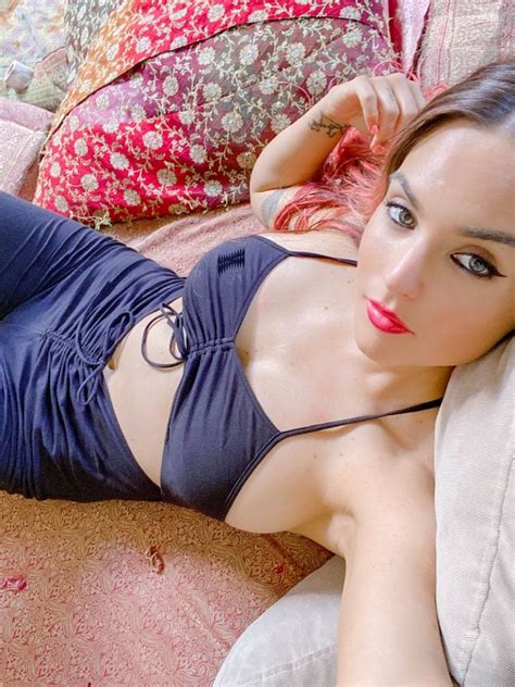 Analysts and investors have been issuing new price targets for. JOANNA JOJO LEVESQUE - Instagram Photos 10/12/2020 ...