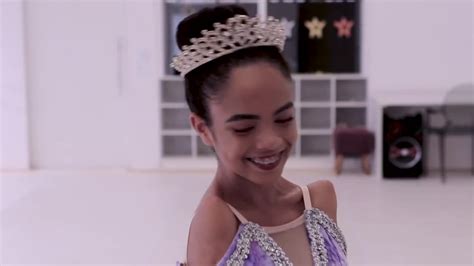 «a vitória bueno boche é uma bailarina incrível. 16-latka urodziła się bez obu rąk, co nie przeszkodziło jej zostać baletnicą - iPolska24