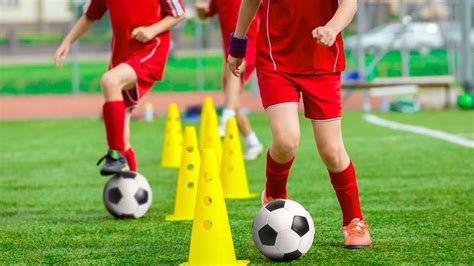 Kaedah permainan, pengajaran dan kaedah permainan memberi peluang kepada pelajar untuk belajar di dalam suasana yang. 5 Teknik Dasar Sepak Bola yang Perlu Diketahui