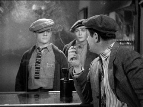 Ritratto senza reticenze dell'educazione di un gangster, dall'infanzia sulle strade di chicago, alle prime imprese criminose, alla tragica fine. Nemico pubblico - The Public Enemy (1931) - CIAKHOLLYWOOD