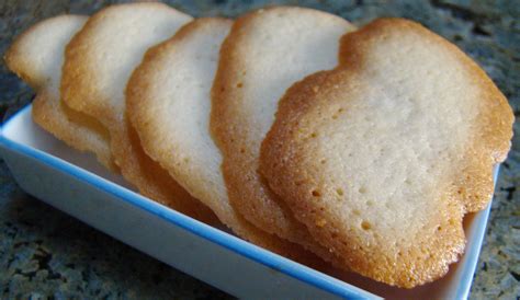 Da gustare semplici o con altri dessert. Come preparare i biscotti lingue di gatto | Torta di Mele ...