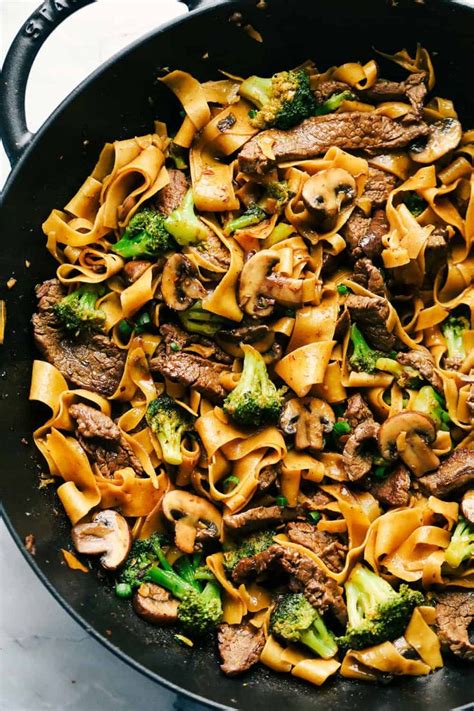 Season to taste with salt and pepper. Garlic Beef and Broccoli Noodles | The Recipe Critic ...