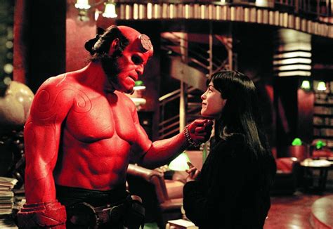 Em 2004 estreou o filme hellboy, adaptado da hq (bd), dirigido por guillermo del toro, com ron perlman (hellboy), john hurt (trevor bruttenholm), selma blair (liz sherman), rupert evans (john t. Hellboy (پسر جهنمی) / سال 2004 - نقد فارسی. نقد و بررسی فیلم