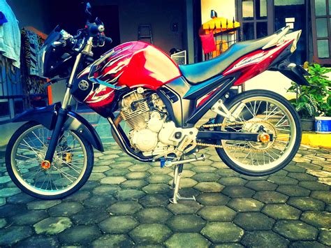 Hanoko menjelaskan yamah scorpio z 2010 ini akhirnya menjadi motor keempat miliknya. Scorpio Z Modifikasi Simple - Thecitycyclist