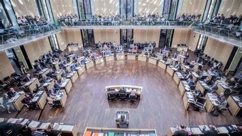 Organ representing the german states since 1949. Bayern-Wahl: GroKo-Stimmenanteil im Bundesrat schrumpft ...