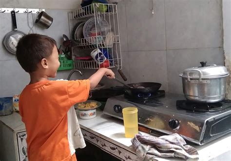 Dandang adalah alat penanak nasi yang berbentuk semacam panci. Mengajari Suami Cara Memasak Nasi Di Kompor Agar Nasinya ...