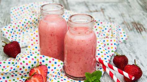 Moms bisa mencoba memberikan teh chamomile karena teh tersebut dapat membuatnya tenang. 5 Minuman Berbuka Puasa yang Sehat untuk Anak - Celebesmedia