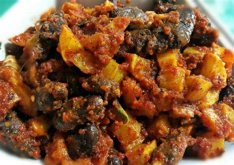 Cincang sledri dan daun kucai, kupas dan potong kentang. Resep Sambal Kentang Bun : Bagaimana Cara Membuat Sambal ...