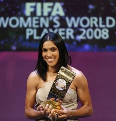 Foi eleita pela fifa, seis vezes, como a melhor jogadora de futebol do mundo, entre os anos de 2006 a 2010 e em 2018. EMANOEL VIANA: UM PÊNIS PARA A JOGADORA MARTA!