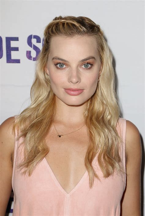 Margot elise robbie was born on 2 july 1990 and she is an australian actress and also a movie. Margot Robbie's Basically Tried Every Updo Possible ...