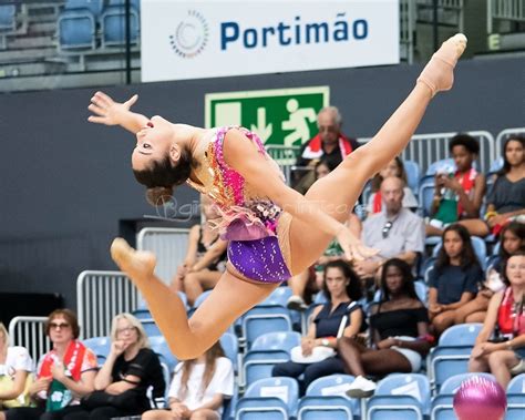 Alexandra ana maria agiurgiuculese (iași, 15 gennaio 2001) è una ginnasta italiana, di origini rumene, individualista della nazionale italiana di ginnastica ritmica e allenata dalla tecnica spela dragas. Testa a testa tra Italia e Russia | WCC Portimao ...