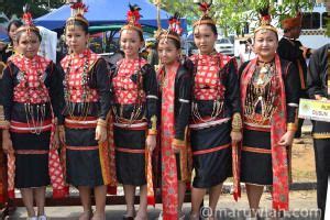 Etnik terbesar di sabah adalah kadazan dusun, bajau dan murut. Pakaian Tradisional Etnik-etnik di Sabah | Maruwiah Ahmat ...