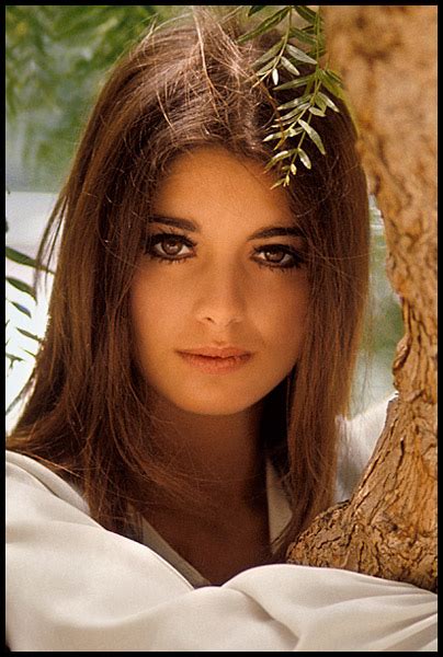 Features karen christy, anulka, martha smith, marlene morrow. The Playmate - Playboy Magazine May 1970 vol.17, no.5