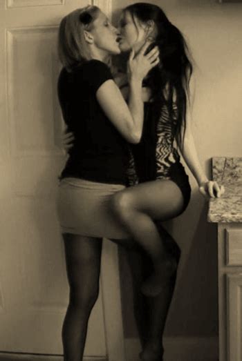 A sweet lap dance and get jerk off on her. Pin auf Kiss