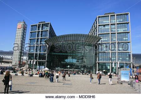 Separate kabine, die ihnen erhöhte diskretion gewährleistet. Berlin Mitte Spree Hauptbahnhof DB Deutsche Bahn Central ...