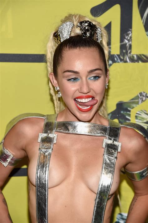 My new record #plastichearts is out now! Miley Cyrus at the MTV VMAs 2015 Pictures | POPSUGAR ...