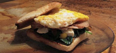 Kedua, siapkan teflon anti lengket yang sudah dipanaskan serta. Viral di TikTok! Begini Cara Membuat Sandwich Telur Mewah ...