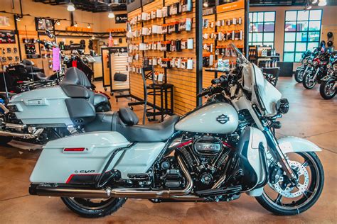 The motorcycle company claims total production will be less than one bike per dealership. New 2020 Harley-Davidson CVO Limited in El Cajon #HD956942 ...
