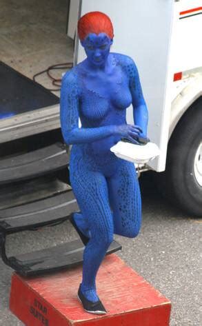 Do you like this video? Jennifer Lawrence Chows Down in Costume as Mystique on Set ...