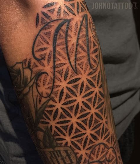 It usually consists of 19 intertwined small circles of the same size that form a bigger ring. Pin on JohnQ Dotwork Geometry Tattoo