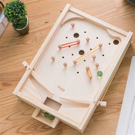 Oft spiele die kindes kinder noch mit denselben produkten. DIY Wooden Pinball Machine in color | Holzspielzeug selber bauen, Babyspielzeug holz, Flipper
